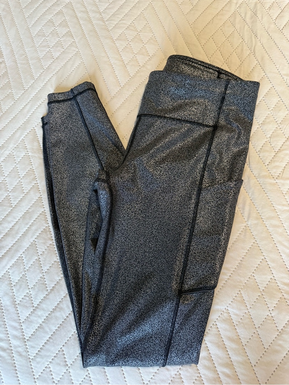 Lululemon Speed Tight SE Ravish Reptile Silver Black Reflective Leggings Size 6